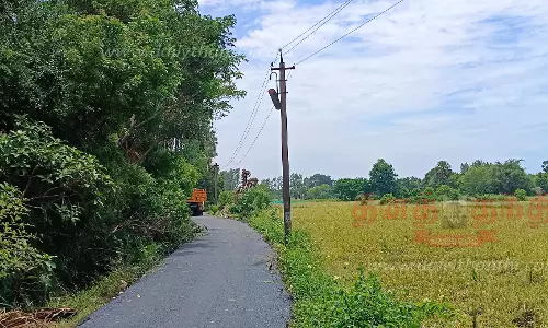 சாய்ந்த நிலையில் இருந்த மின்கம்பம் சீரமைப்பு