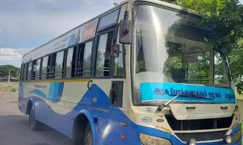 நஷ்டஈடு வழங்காததால் பஸ் ஜப்தி நஷ்டஈடு வழங்காததால் பஸ் ஜப்தி