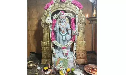 திருக்கோவிலூர் அருகேகோலப்பாறை முருகன் கோவிலில் சிறப்பு பூஜை