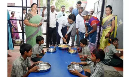முதல்-அமைச்சரின் காலை உணவு திட்டத்தின் செயல்பாடுகளை கலெக்டர் திடீர் ஆய்வு