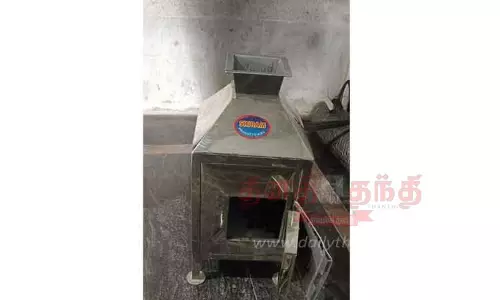 கோவில் பூட்டை உடைத்து பணம், பூஜை பொருட்கள் திருட்டு