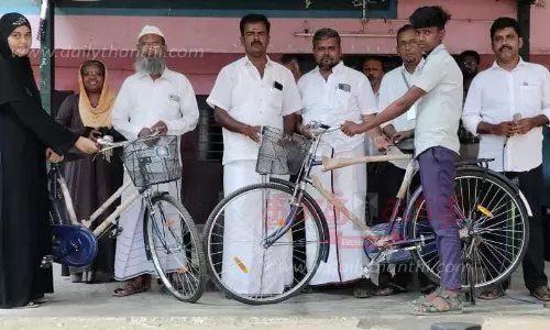 பள்ளி மாணவர்களுக்கு விலையில்லா சைக்கிள்