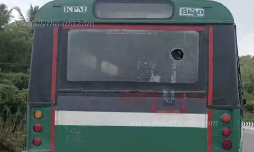 ஆந்திர மாநில அரசு பஸ் மீது கல்வீச்சு