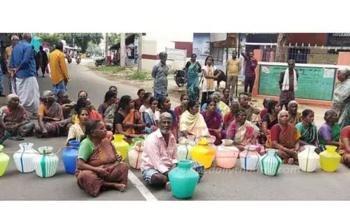 காலி குடங்களுடன் பொதுமக்கள் மறியல்