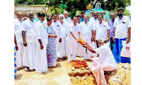 ரூ.37 லட்சத்தில் அங்கன்வாடி, நெற்களம் கட்டும் பணி