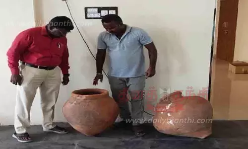 முதுமக்கள்தாழி விஜயகரிசல்குளம் கண்காட்சியில் ஒப்படைப்பு