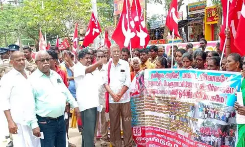 தூய்மை பணியாளர்கள் போராட்டம்