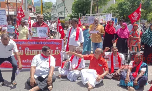 மாவட்டத்தில் பல்வேறு இடங்களில் சாலை மறியலில் ஈடுபட்ட இந்திய கம்யூனிஸ்டு கட்சியினர் 636 பேர் கைது மாவட்டத்தில் பல்வேறு இடங்களில் சாலை மறியலில் ஈடுபட்ட இந்திய கம்யூனிஸ்டு கட்சியினர் 636 பேர் கைது