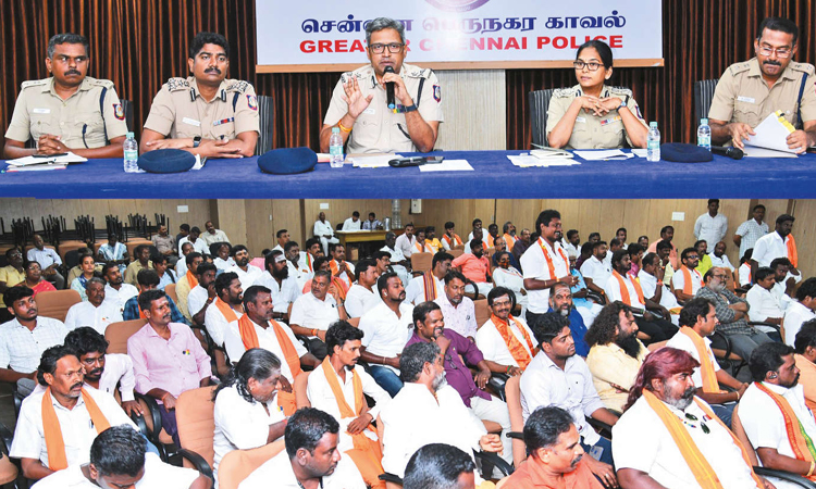 விநாயகர் சதுர்த்தி பண்டிகை: இந்து அமைப்பினருடன் போலீஸ் அதிகாரிகள் ஆலோசனை - சிலைகள் வைக்க 11 நிபந்தனைகள்