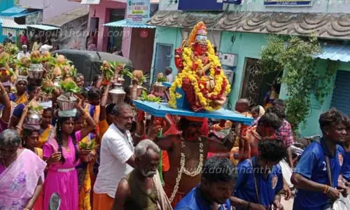 பெண்கள் பால்குட ஊர்வலம் பெண்கள் பால்குட ஊர்வலம்