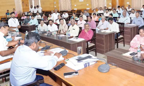 திட்டப்பணிகளை விரைந்து முடித்து பயன்பாட்டுக்கு கொண்டு வர வேண்டும்