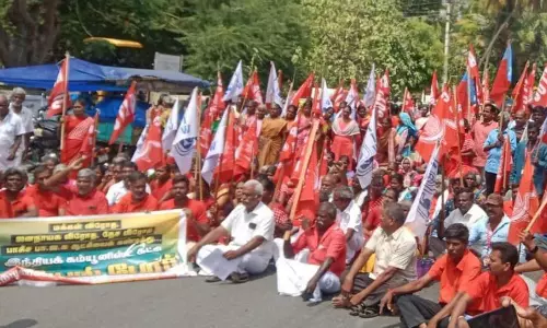 இந்திய கம்யூனிஸ்டு கட்சியினர் மறியல் போராட்டம்