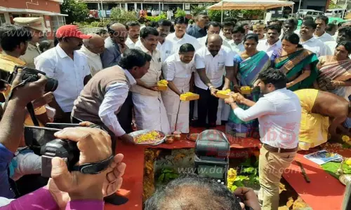 மாவட்ட தலைமை அரசு ஆஸ்பத்திரிக்கு  ரூ.31 கோடியில் கூடுதல் கட்டிடங்கள் கட்டும் பணி தொடக்கம்-அமைச்சர் மா.சுப்பிரமணியன் அடிக்கல் நாட்டினார்