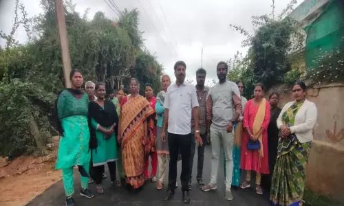 குன்னூர் அருகே அடிப்படை வசதி செய்து தரக்கோரி பொதுமக்கள் சாலை மறியல்