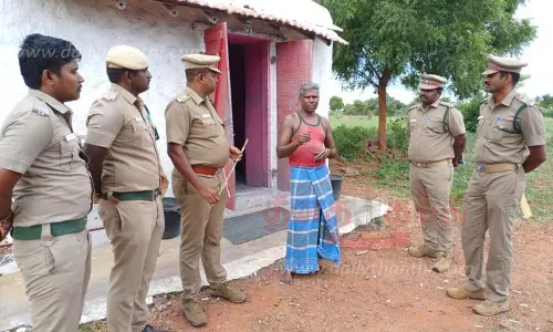 பட்டாசு தொழிற்சாலையில் வனத்துறையினர் சோதனை