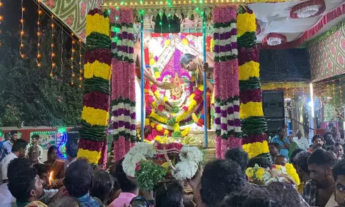 மாவடிபண்ணை முத்தாரம்மன் கோவில்கொடைவிழாவில் அம்மன் சப்பர வீதி உலா