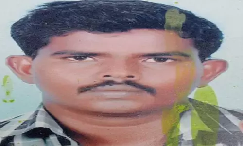 சாத்தான்குளம் அருகே கார் டிரைவர் மர்ம சாவு சாத்தான்குளம் அருகே கார் டிரைவர் மர்ம சாவு