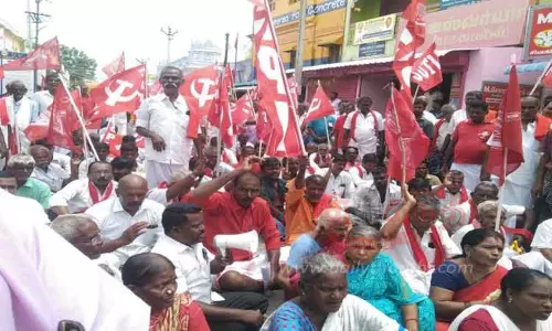 இந்திய கம்யூனிஸ்டு கட்சியினர் சாலை மறியல்