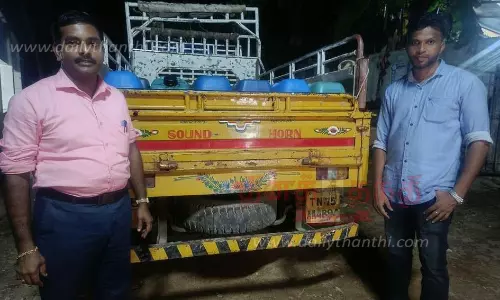 கேரளாவுக்கு கடத்த முயன்ற மண்எண்ணெய் பறிமுதல் கேரளாவுக்கு கடத்த முயன்ற மண்எண்ணெய் பறிமுதல்