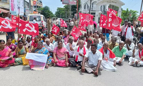 இந்திய கம்யூனிஸ்டு கட்சியினர் சாலை மறியல் இந்திய கம்யூனிஸ்டு கட்சியினர் சாலை மறியல்