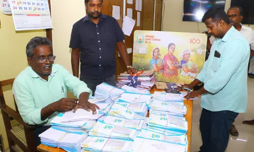 மகளிர் உரிமைத்தொகை திட்டம் குறித்த தகவல்கள் பெற சேவை மையம் மகளிர் உரிமைத்தொகை திட்டம் குறித்த தகவல்கள் பெற சேவை மையம்