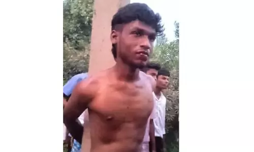 பள்ளி மாணவிகளுக்கு ஆபாச சைகை காட்டிய வாலிபர்