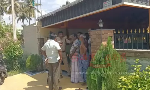 ஓட்டல் உரிமையாளரின் வீட்டில்½ கிலோ தங்கம், ரூ.9 லட்சம் கொள்ளை