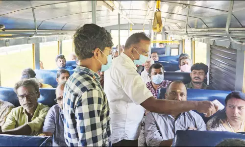 நிபா வைரசுக்கு 2 பேர் பலி எதிரொலி: தமிழக - கேரள எல்லையில் தீவிர கண்காணிப்பு