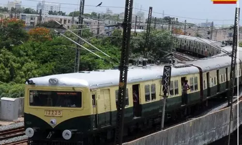 சென்னை கடற்கரை - வேளச்சேரி பறக்கும் ரெயில் சேவையை கையகப்படுத்த தமிழக அரசு திட்டம் சென்னை கடற்கரை - வேளச்சேரி பறக்கும் ரெயில் சேவையை கையகப்படுத்த தமிழக அரசு திட்டம்