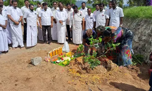 ரூ.2¼ கோடி மதிப்பில் மேம்பாலம் கட்டும் பணி ரூ.2¼ கோடி மதிப்பில் மேம்பாலம் கட்டும் பணி