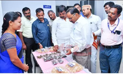 மகளிர் சுய உதவிக்குழுக்களின் உற்பத்தி பொருட்களை சந்தைப்படுத்த நடவடிக்கை