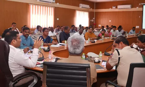 பருவமழை முன்னேற்பாடு ஆலோசனை கூட்டம்:நீர்நிலை ஆக்கிரமிப்புகளை உடனடியாக அகற்ற வேண்டும் :அதிகாரிகளுக்கு கலெக்டர் உத்தரவு பருவமழை முன்னேற்பாடு ஆலோசனை கூட்டம்:நீர்நிலை ஆக்கிரமிப்புகளை உடனடியாக அகற்ற வேண்டும் :அதிகாரிகளுக்கு கலெக்டர் உத்தரவு