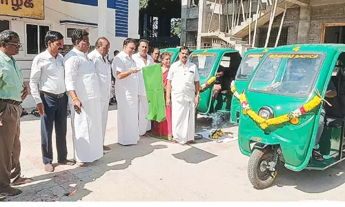 தூய்மை பணிக்கு ரூ.10 லட்சத்தில் 5 பேட்டரி வாகனங்கள்