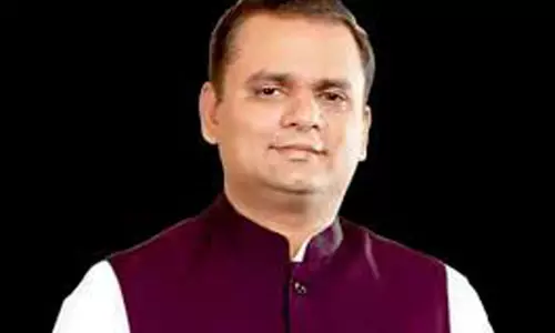 சிவசேனாவின் இருதரப்பு எம்.எல்.ஏ.க்கள் தகுதிநீக்க வழக்கு விசாரணை- சபாநாயகர் தொடங்கினார்