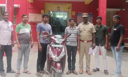 வீட்டின் மீது நாட்டுவெடி வீசிய வழக்கில் சென்னையை சேர்ந்த 2 பேர் கைது