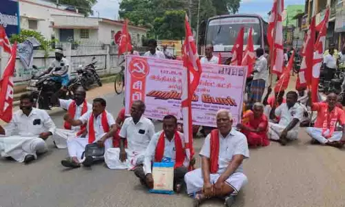 இந்திய கம்யூனிஸ்டு கட்சியினர் சாலை மறியல்