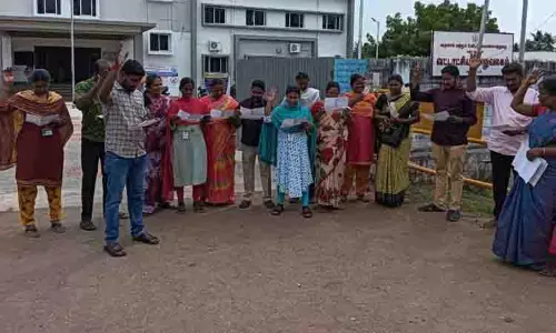 பழைய ஓய்வூதிய திட்டத்தை அமல்படுத்தக்கோரி போராட்டம்