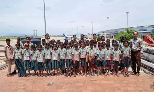 மாணிக்கம்தாகூர் எம்.பி. ஏற்பாட்டில் விமான நிலையத்தை சுற்றிப்பார்த்த அரசு பள்ளி மாணவர்கள்