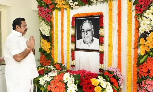 பேரறிஞர் அண்ணாவின் 115வது பிறந்தநாளை முன்னிட்டு  எடப்பாடி பழனிசாமி மரியாதை