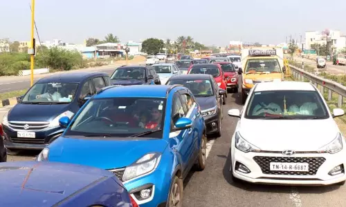 சங்கராபுரம் மும்முனை சந்திப்பில்போக்குவரத்தை ஒழுங்குப்படுத்த போலீசாரை நியமிக்க கோரிக்கை