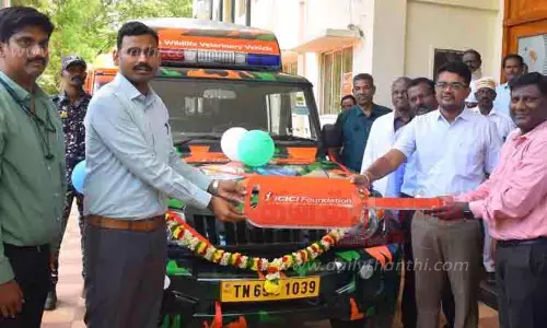 மருத்துவத்துறை, வனத்துறைக்கு புதிய வாகனங்கள் மருத்துவத்துறை, வனத்துறைக்கு புதிய வாகனங்கள்