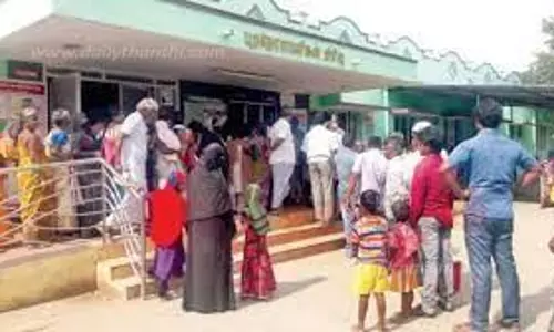 வாணியம்பாடி அரசு மருத்துவமனையில் சிகிச்சைக்கு வந்த 2 பெண்களிடம் ரூ.34 ஆயிரம் திருட்டு