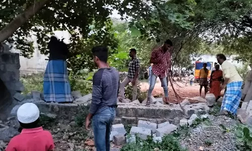 பொது வழியில் கட்டப்பட்ட சுவர் அகற்றம்