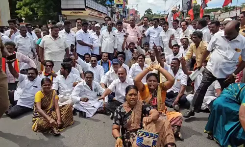 அ.தி.மு.க., தே.மு.தி.க.வினர் திடீர் சாலைமறியல்