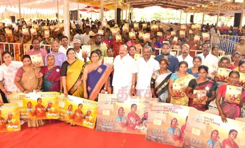 மகளிர் உரிமைத்தொகை பெறும் குடும்ப தலைவிகளுக்கு ஏ.டி.எம்.கார்டு மகளிர் உரிமைத்தொகை பெறும் குடும்ப தலைவிகளுக்கு ஏ.டி.எம்.கார்டு