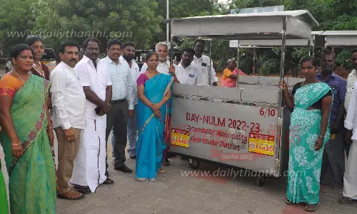 பொருளாதாரத்தில் பின்தங்கிய சாலையோர வியாபாரிகளுக்கு தள்ளுவண்டிகள்