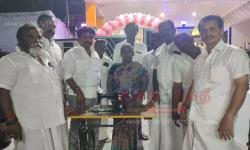 ஏழை பெண்களுக்கு தையல் எந்திரம்; இசக்கி சுப்பையா எம்.எல்.ஏ. வழங்கினார்
