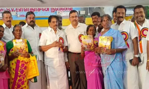 மகளிர் உரிமைத்தொகை ரூ.1,000 வழங்கும் திட்டம்; அமைச்சர் சாத்தூர் ராமச்சந்திரன் தொடங்கி வைத்தார் மகளிர் உரிமைத்தொகை ரூ.1,000 வழங்கும் திட்டம்; அமைச்சர் சாத்தூர் ராமச்சந்திரன் தொடங்கி வைத்தார்