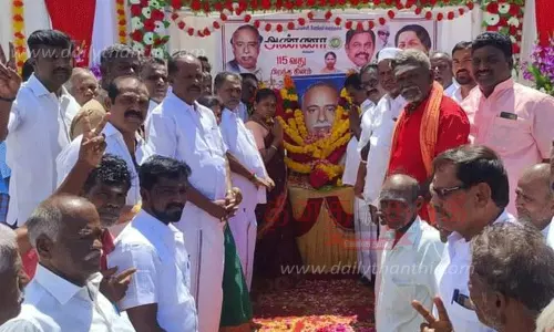 அண்ணா உருவப்படத்துக்கு அ.தி.மு.க.வினர் மரியாதை