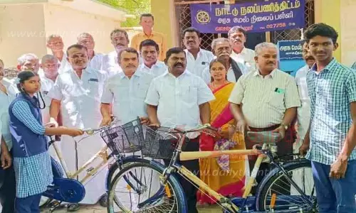 மாணவர்களுக்கு இலவச சைக்கிள் மாணவர்களுக்கு இலவச சைக்கிள்